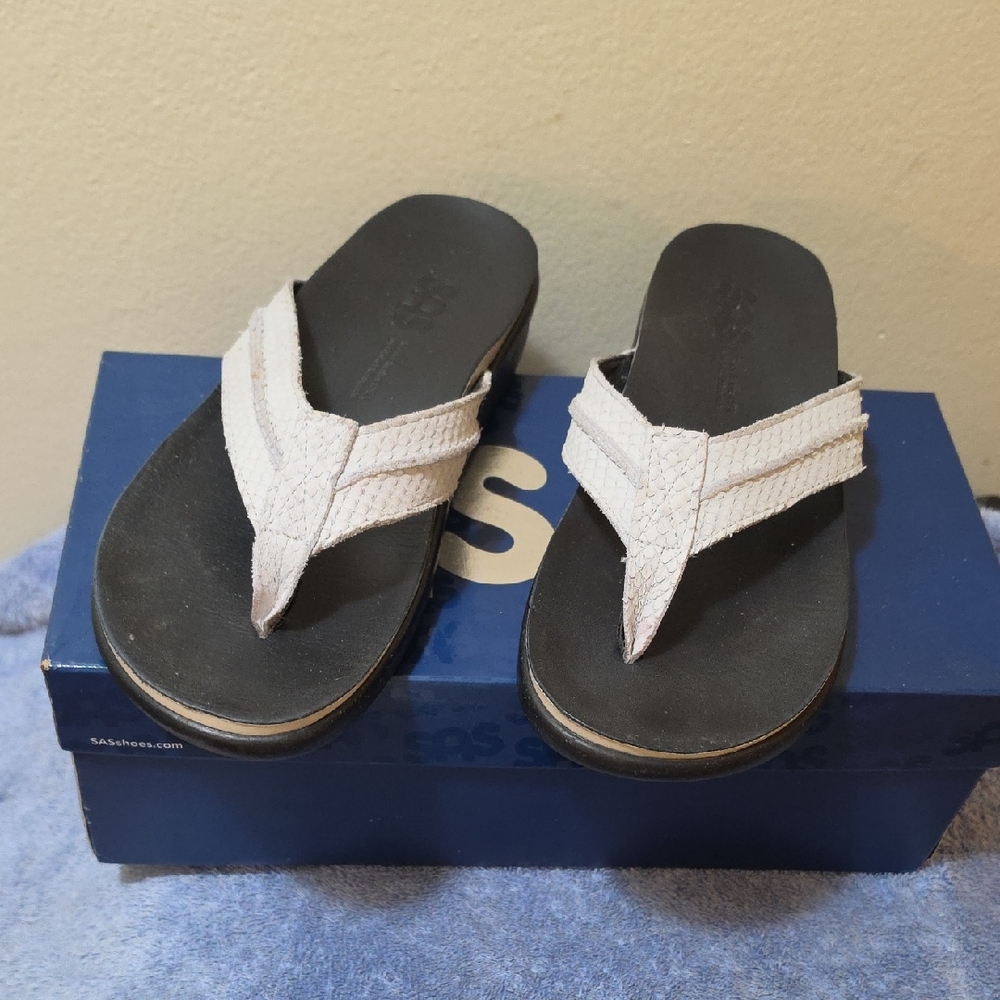 SAS Women's White Strap Black Footbed Flip Flop Sandals